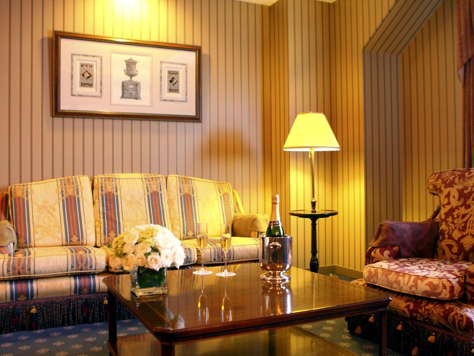 فندق ووترمارك نجاسكي هوس تن بوش ساسيبو المظهر الخارجي الصورة The interior of a suite at the Ritz